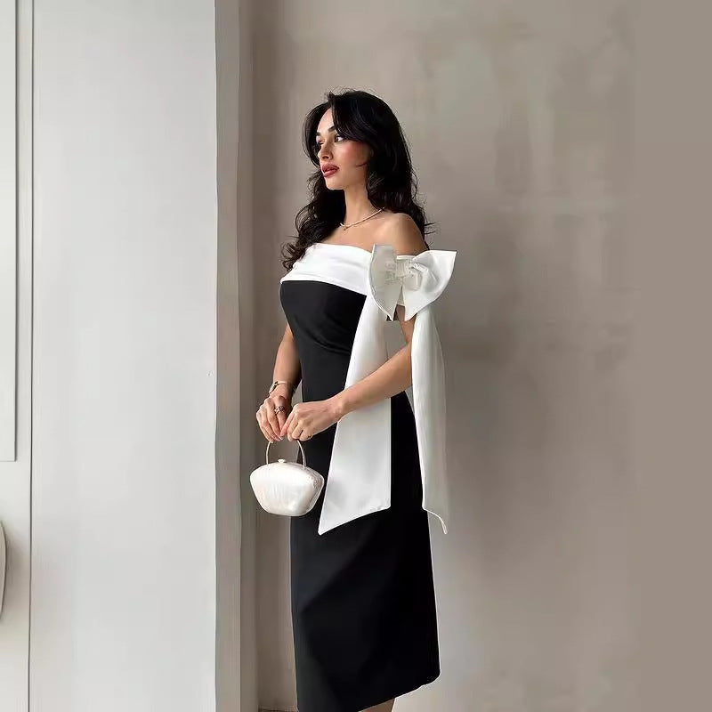 Robe Cocktail Chic Noir & Blanc à Épaules Dénudées