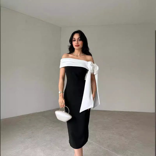 Robe Cocktail Chic Noir & Blanc à Épaules Dénudées